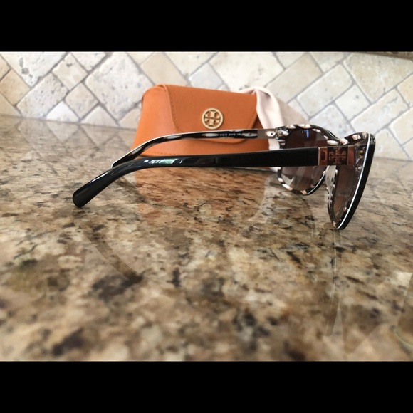 Authentic Tory Burch Sunglasses - Picture 5 of 6